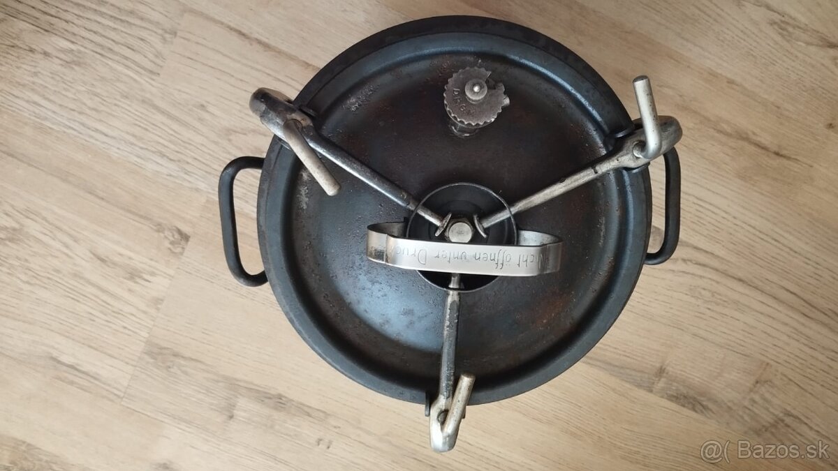 Velmi starý tlakový hrnec tz.tlakáč D.R.G.M - 6