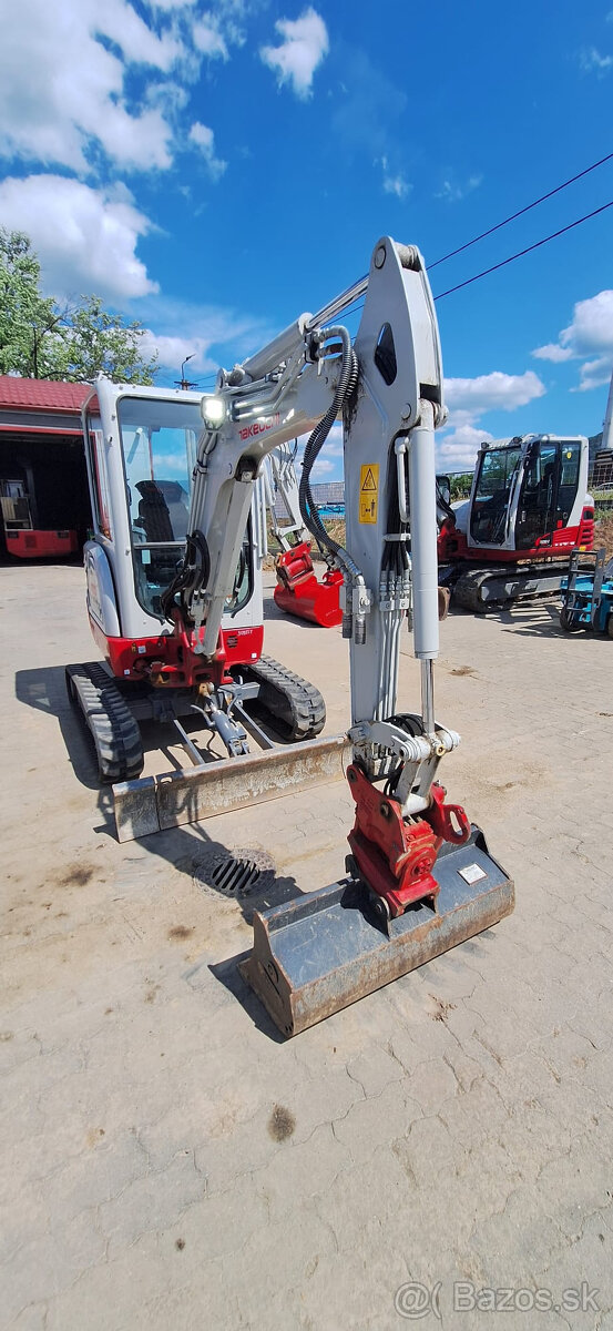 TAKEUCHI TB225 DIESEL - 6