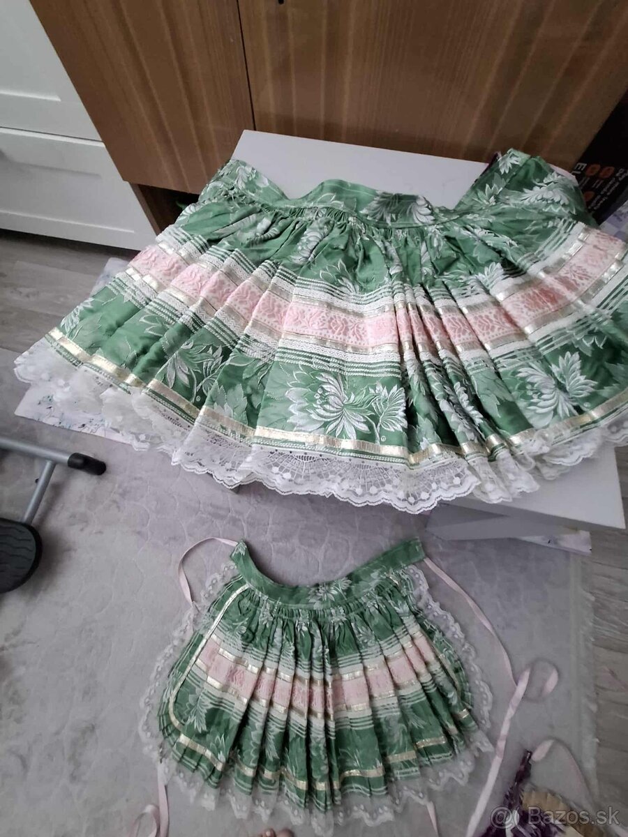 Predám dievčenský kroj - 6