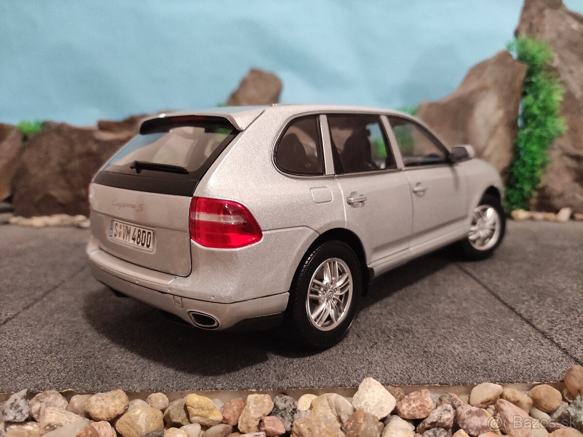 Prodám model 1:18 Porsche cayenne S - 6