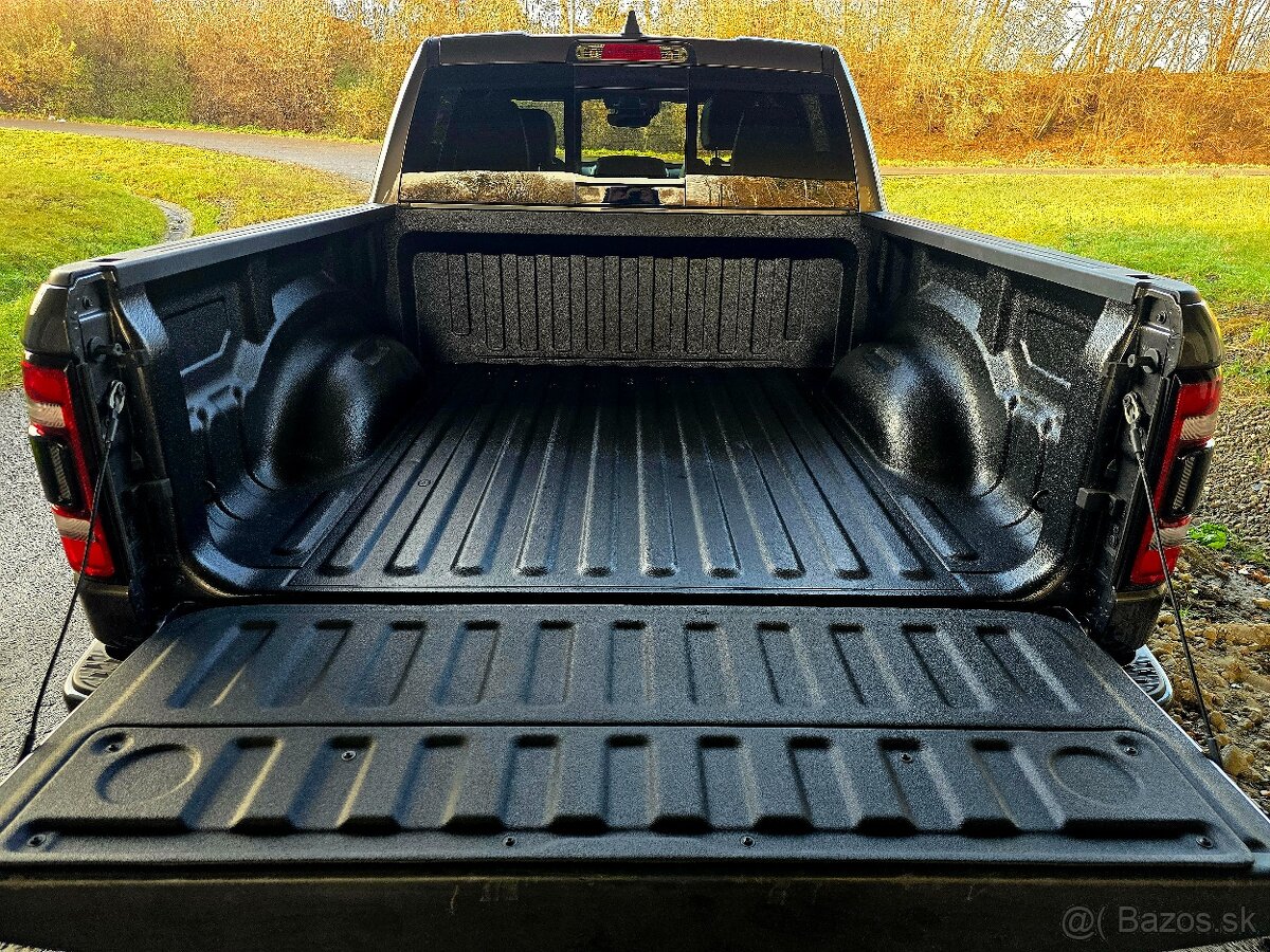 Ram 1500 5,7 HEMI, r. 2021,ODPOČET DPH, EL. PRAHY, PANORAMA - 6