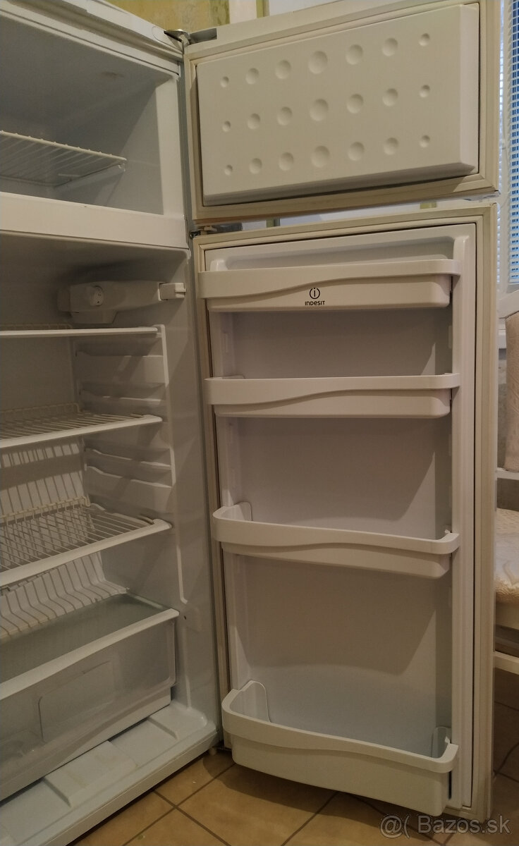 Chladnička s mrazničkou Indesit - 6