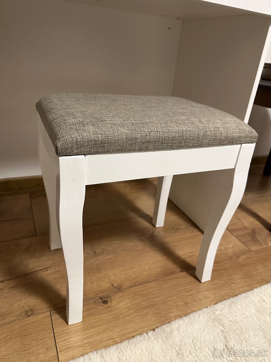 Kozmetický stolik - 6