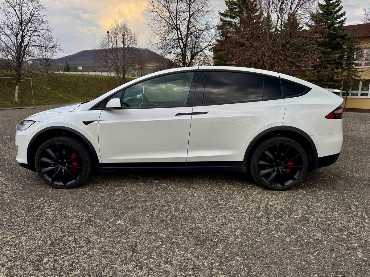 Tesla Model X - 6