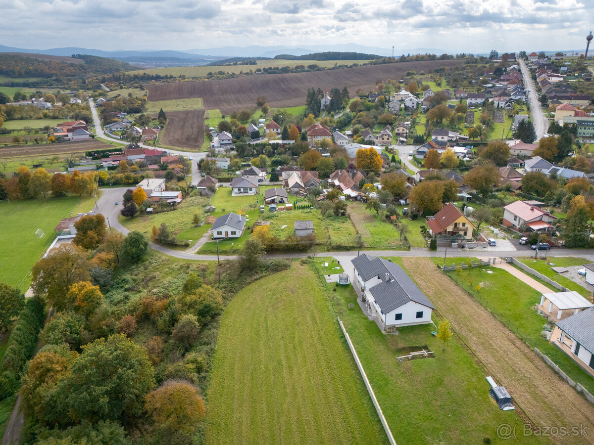 Exkluzívne iba u nás na predaj stavebný pozemok 1251m2 , Bre - 6