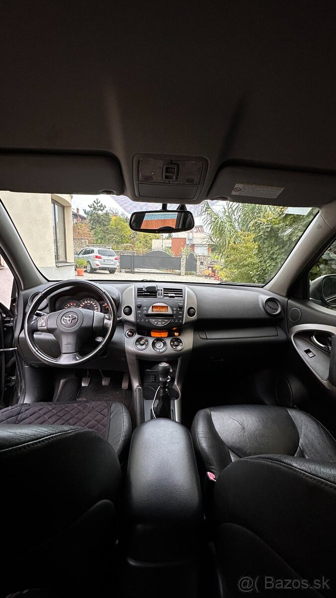 Predám toyota RAV4 4x4 - 6