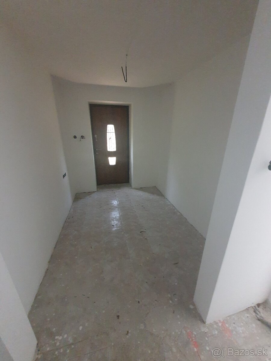 Budova na podnikateľské účely - 6