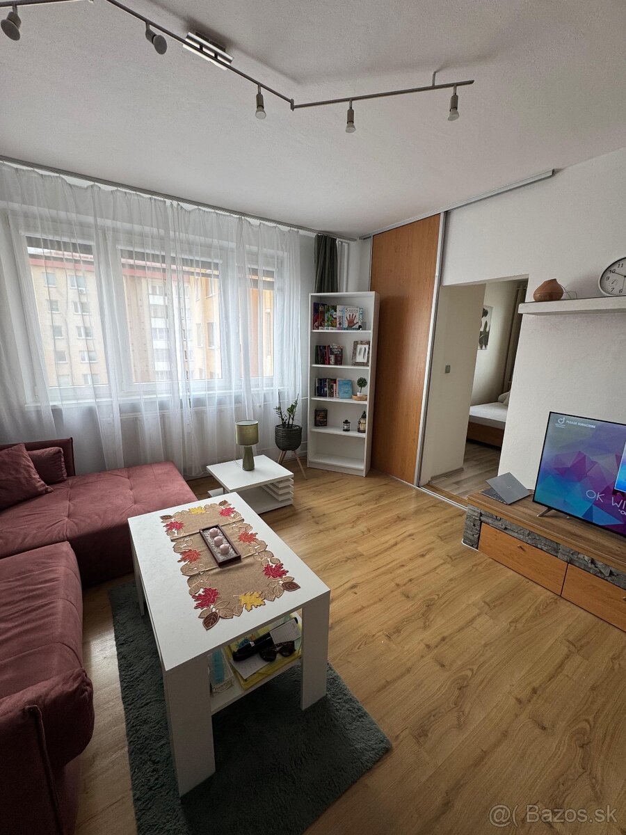 3-IZBOVÝ BYT S LOGGIOU S VÝHĽADOM NA MARTNSKÉ HOLE - 6