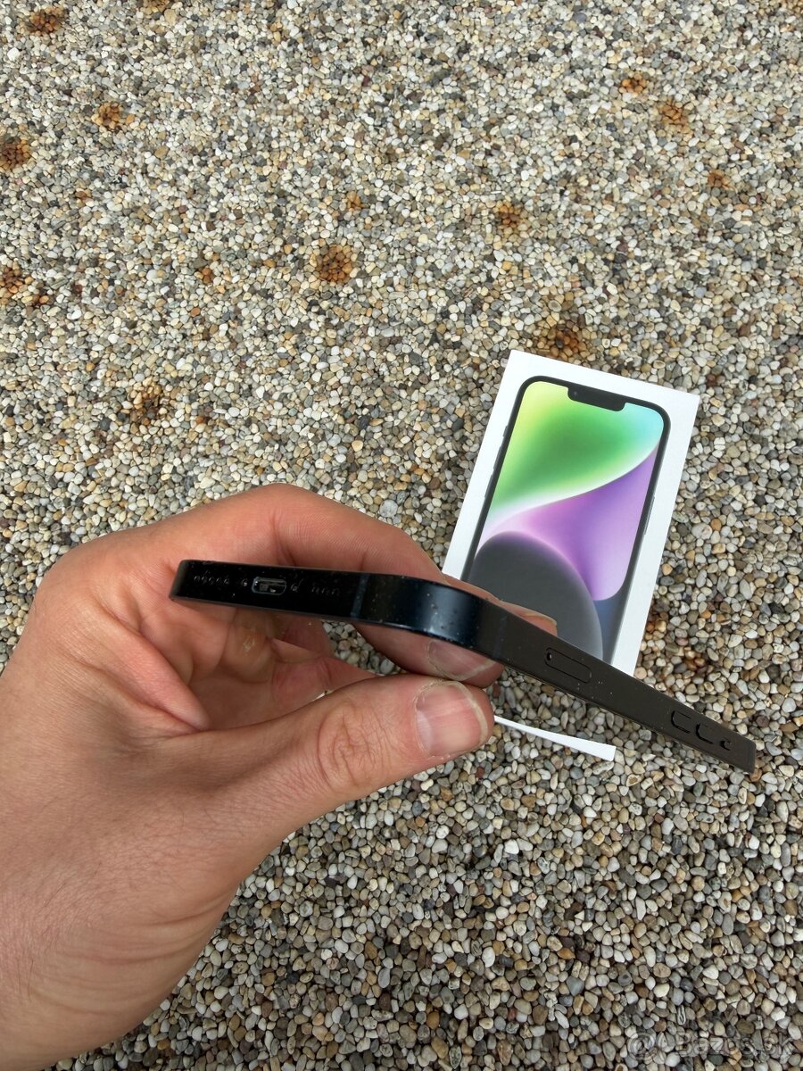 IPhone 14 - baterie 100% - 6
