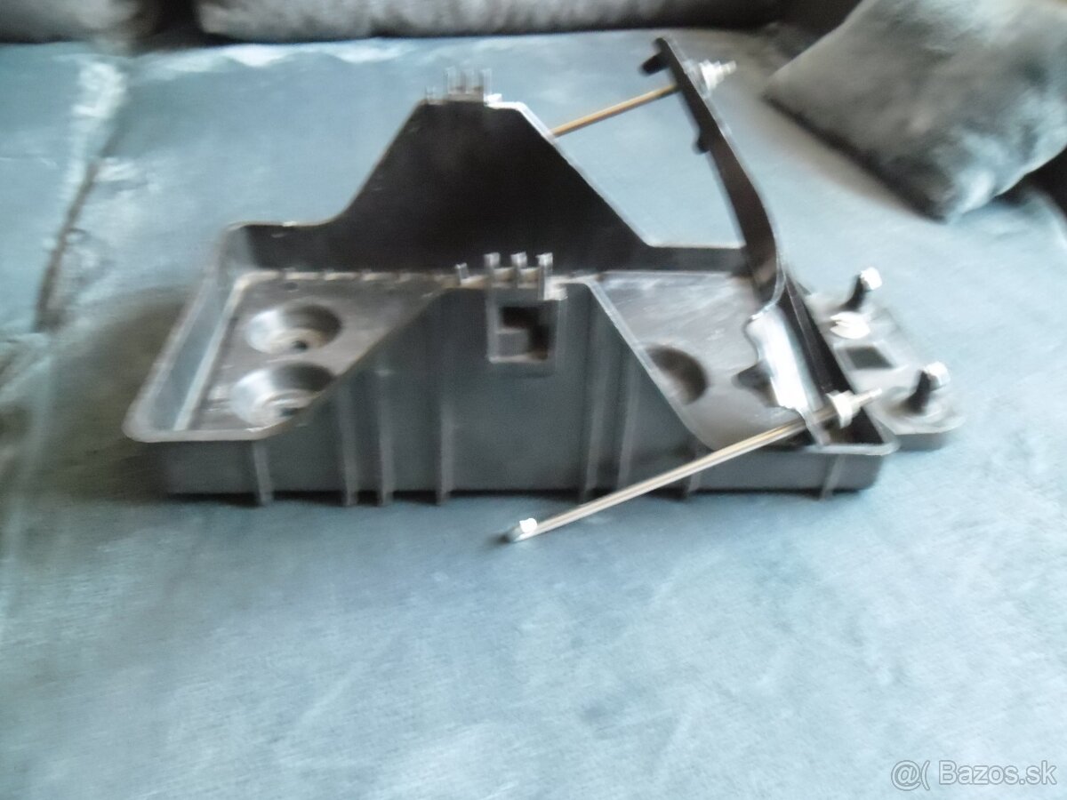 podstavec pod autobateriu Mazda cx5 - 6