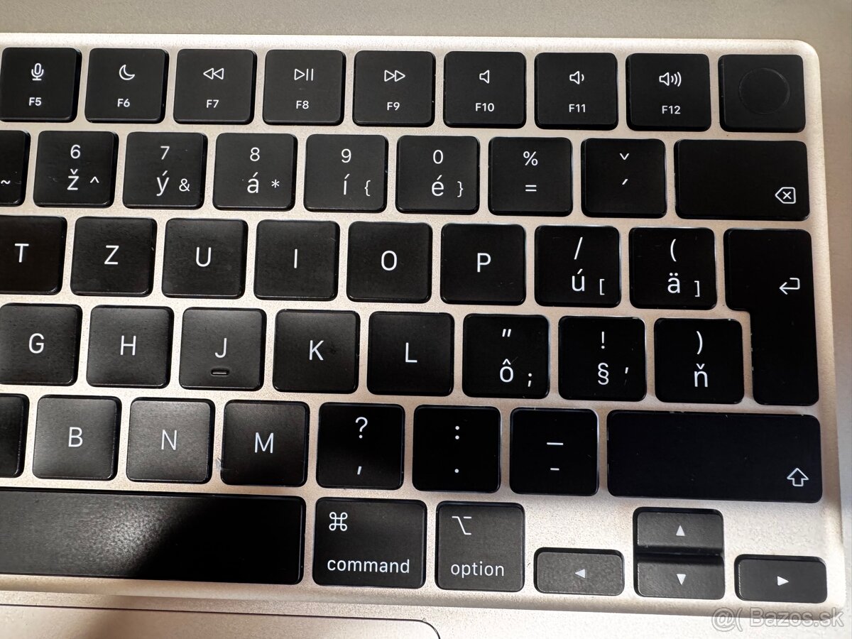 Predám málo používaný MacBook 13” 2024 M3, 256 GB. - 6