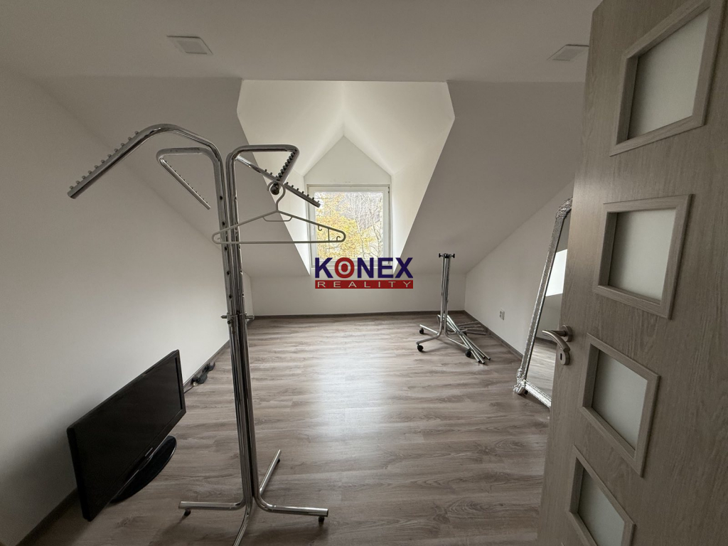 NA PREDAJ – Priestranný poschodový rodinný dom HRAŇ - 6