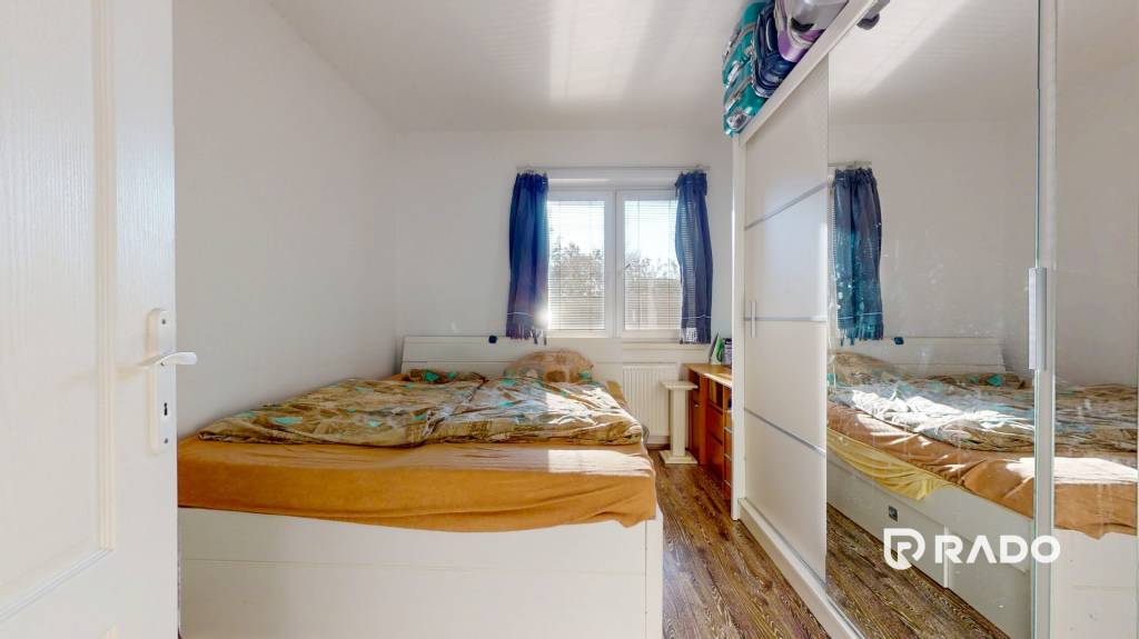 RADO | 3i byt v tehlovom dome so záhradou a parkovaním | Bis - 6