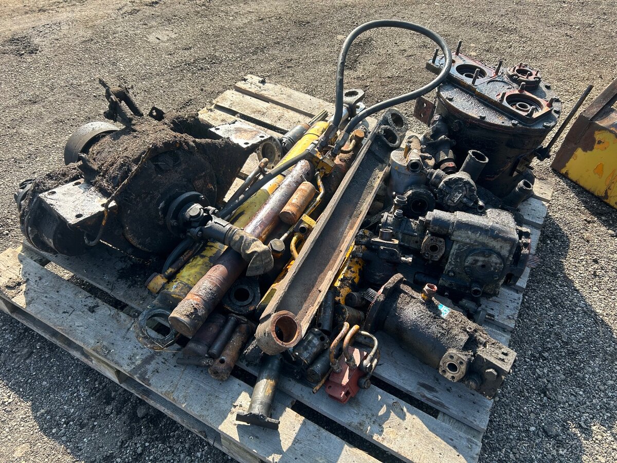 Predám diely na nakladač hon un 053 - 6