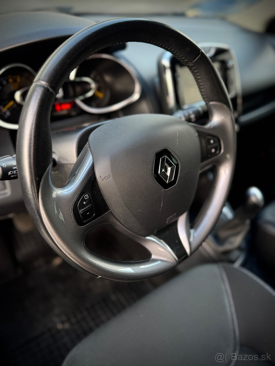 RENAULT CLIO 1.2i - 6