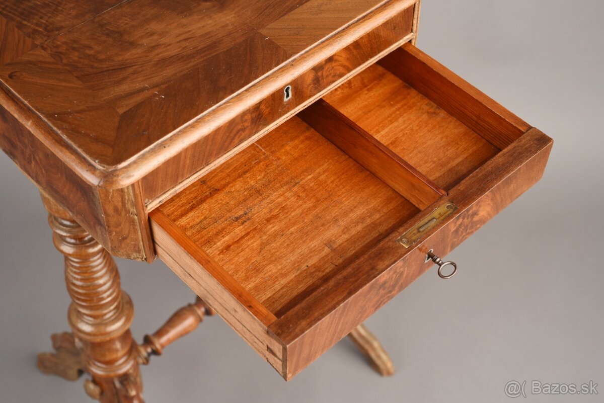 šijací stolík - 6