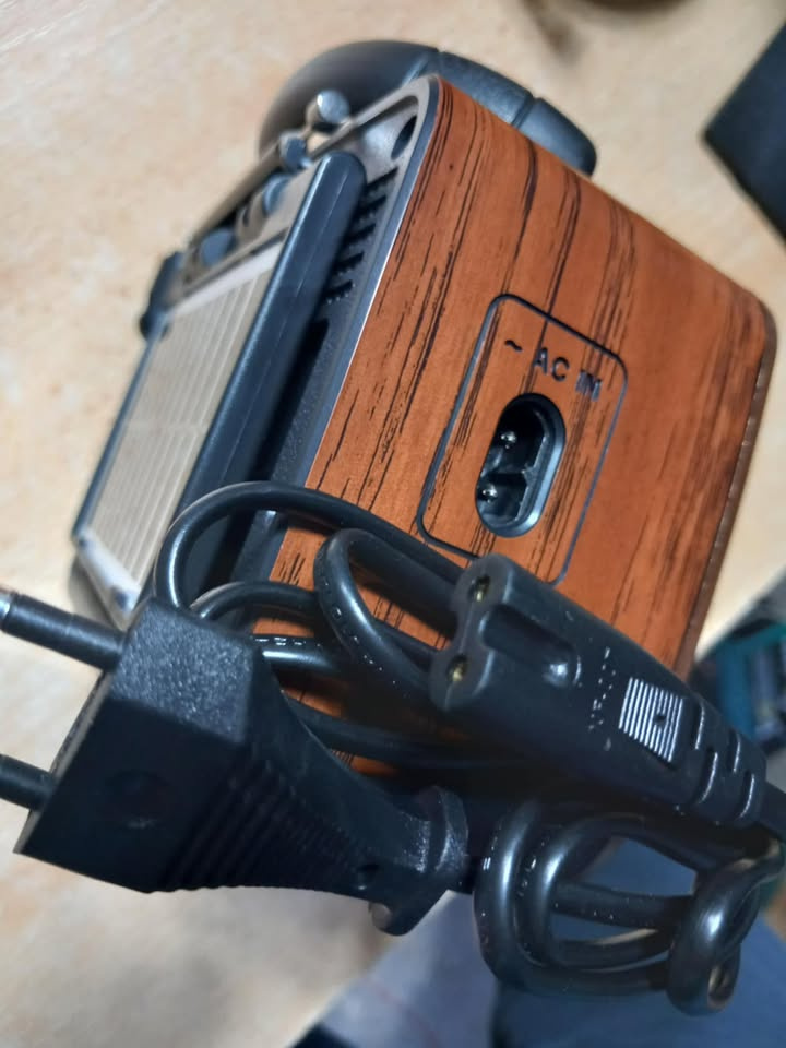 Male Radio Solar Bluetooth MP3 FM AM USB CAR adio disponuje - 6