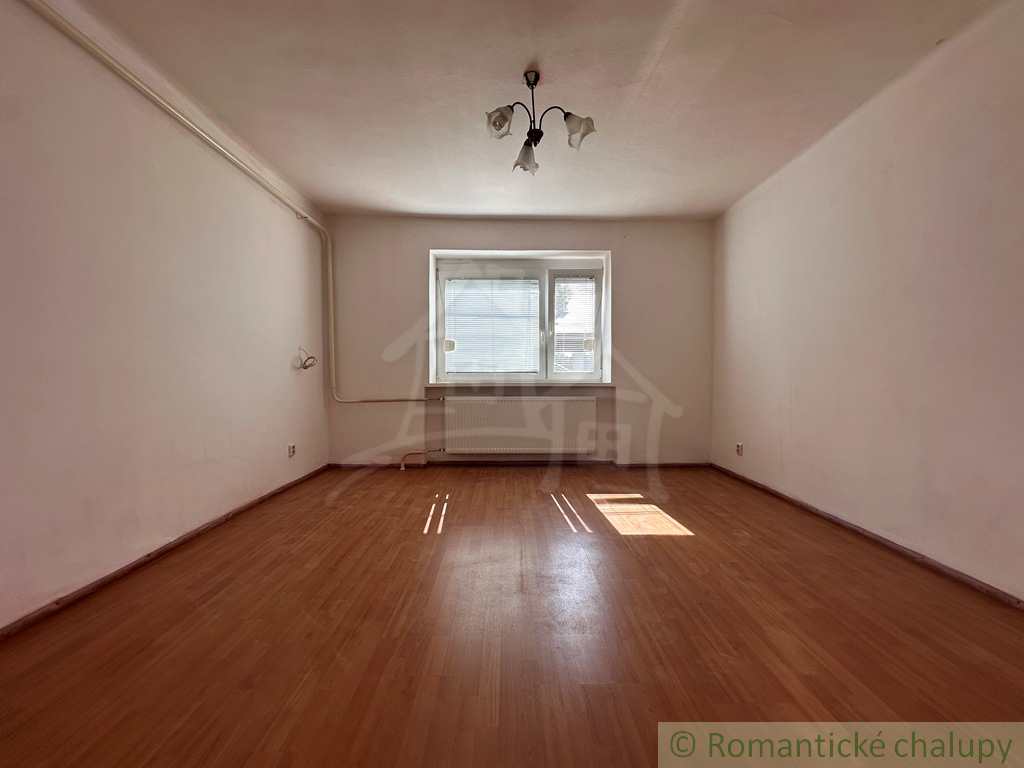 Predaj dlhého vidieckeho domu v Andovciach – pokojná lokal - 6