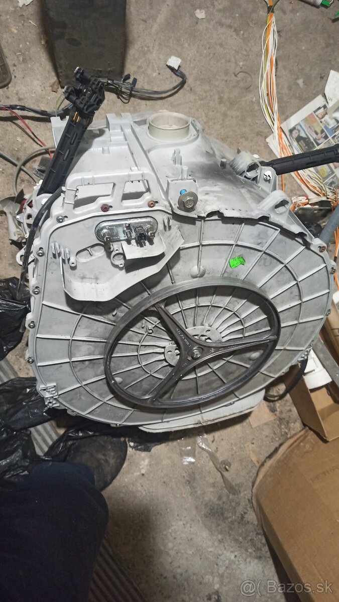 Prredám diely na práčku Whirpool AW 6316 - 6