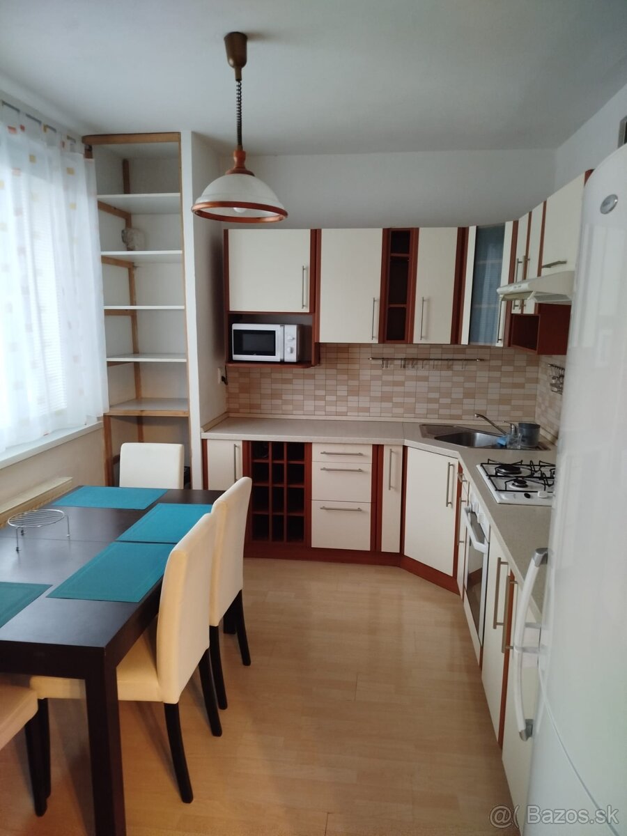 Prenájom 3 izbového bytu - 6