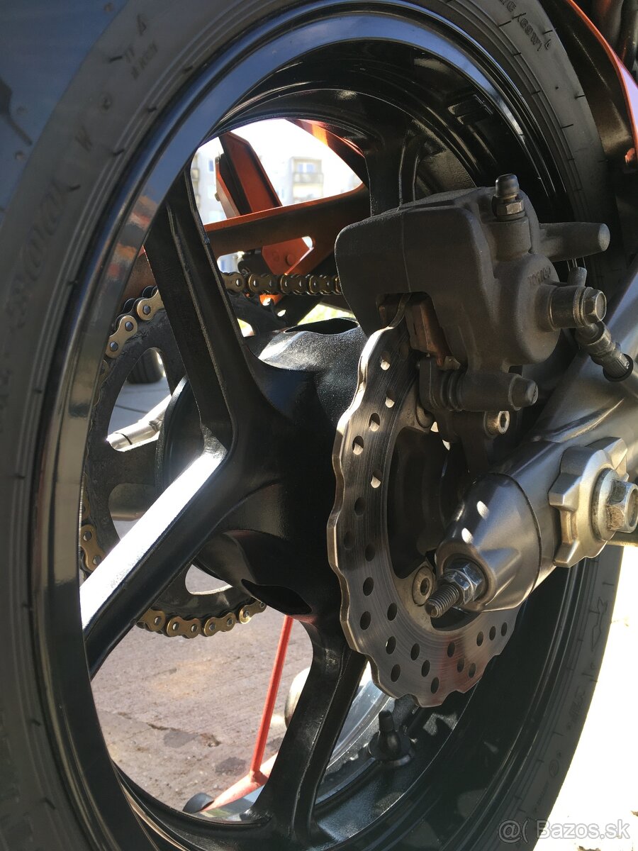 Kawasaki ER6n - 6