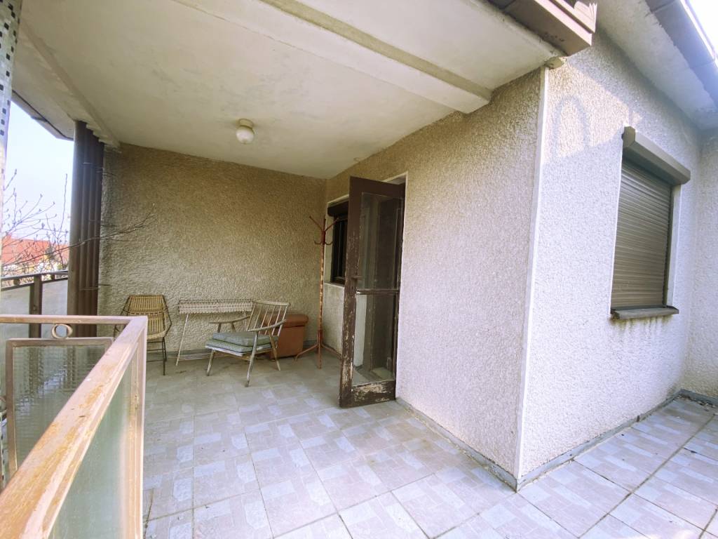 4 izbový poschodový rodinný dom s pozemkom 859 m2 v obci Lok - 6