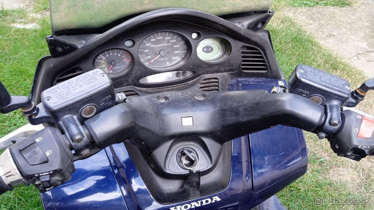 Honda FJS 600 Silverwing - 6