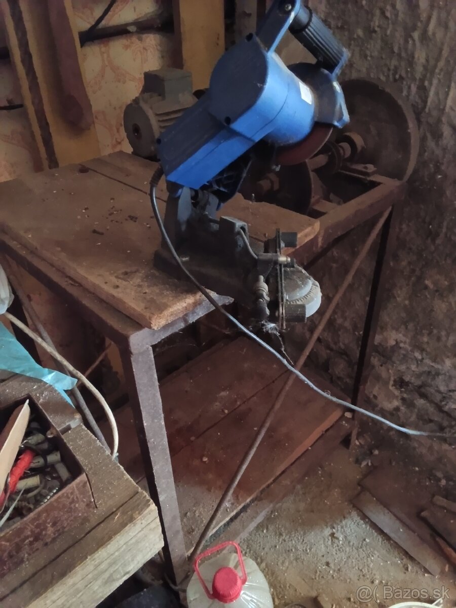 ZELEZNY STOL S BRUSKOU - 6