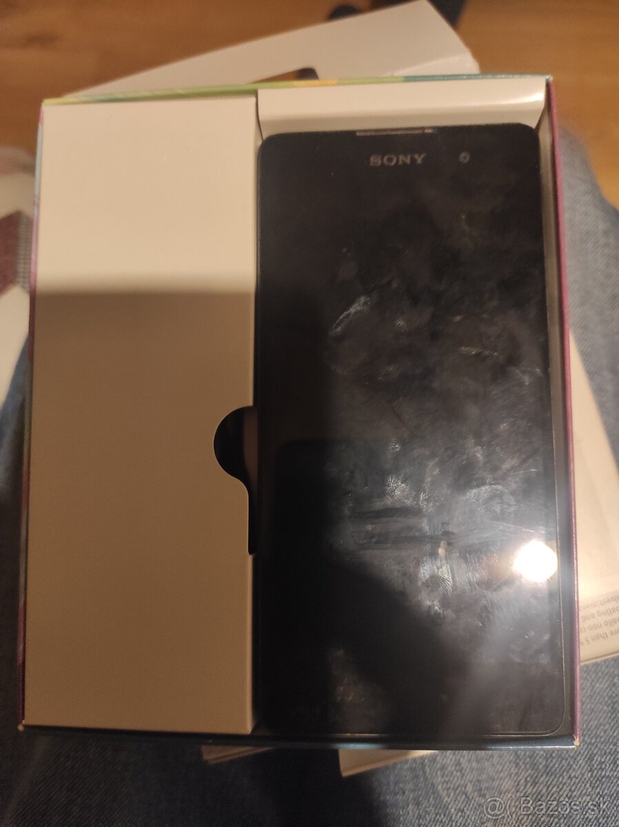 Sony Xperia e5 - 6