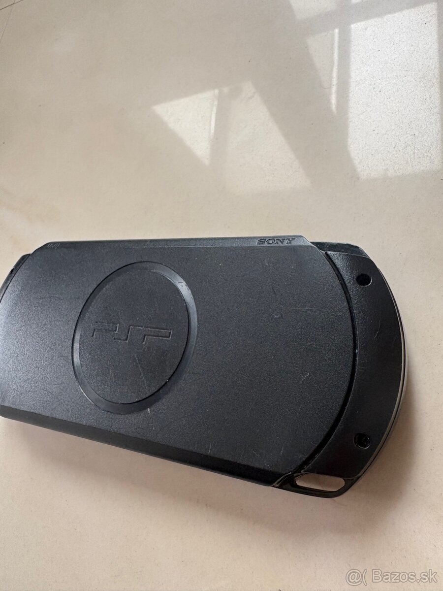 Playstation Portable (PSP) 1004-E Street + God Of War - 6