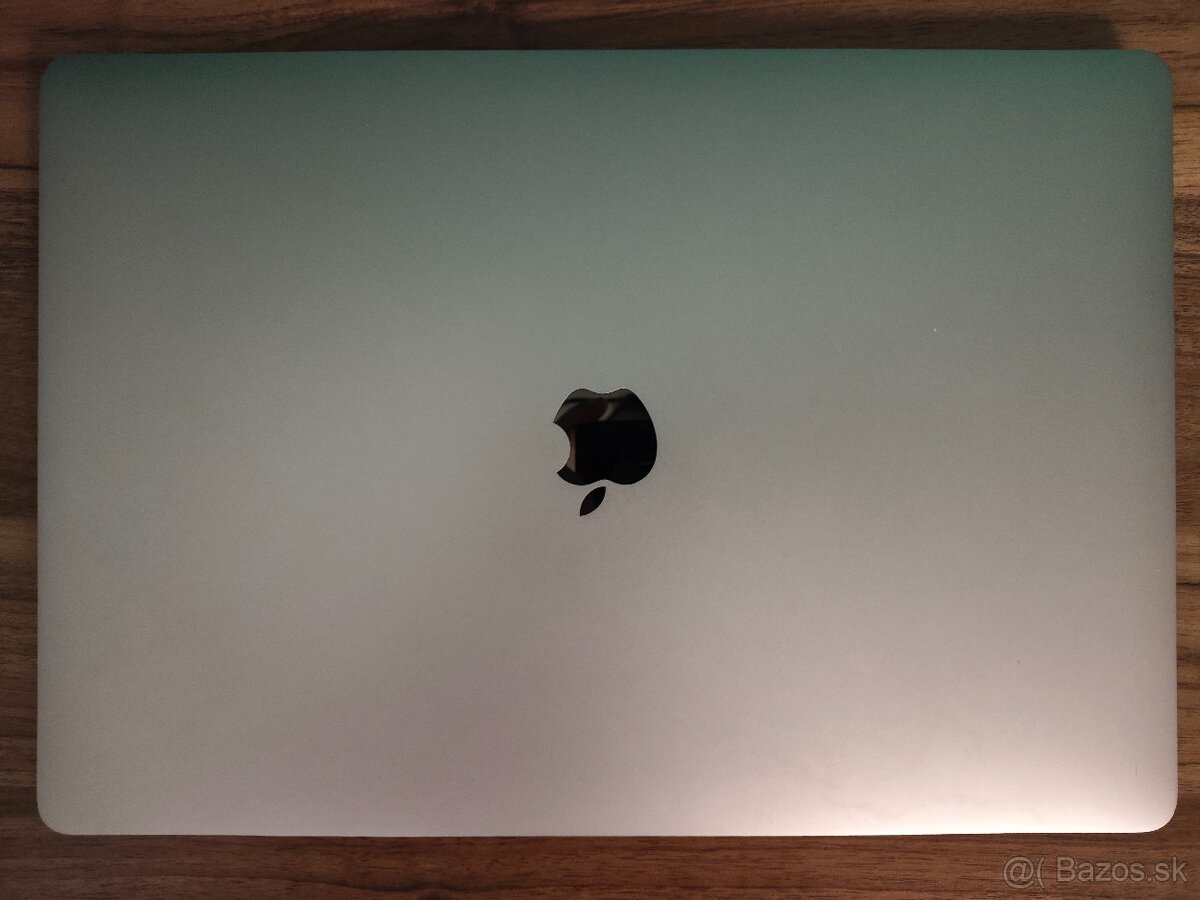 MacBook Pro 15 2019 | i7 • 16GB • 256GB SSD - 6