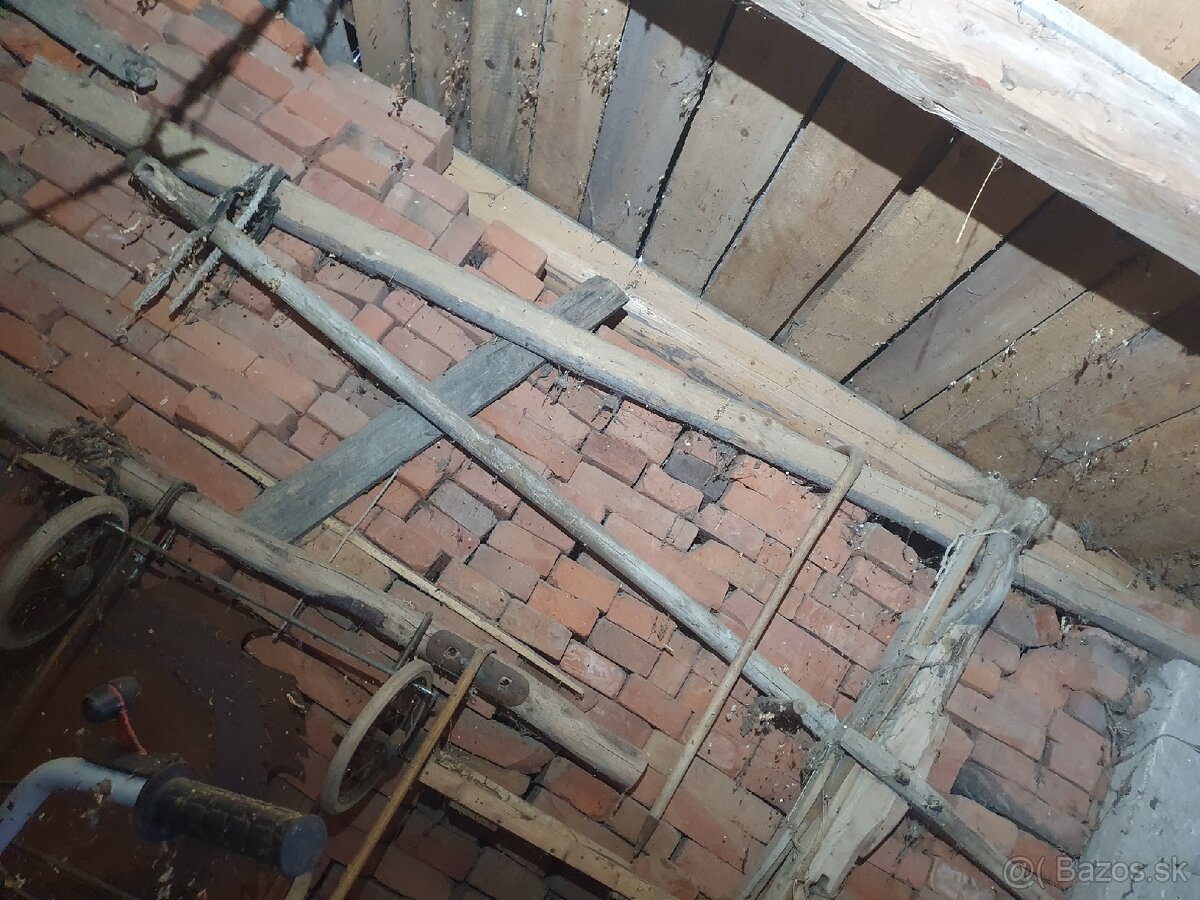 Predam 103 ročné drevene oje z voza z s kovanim z roku 1922. - 6