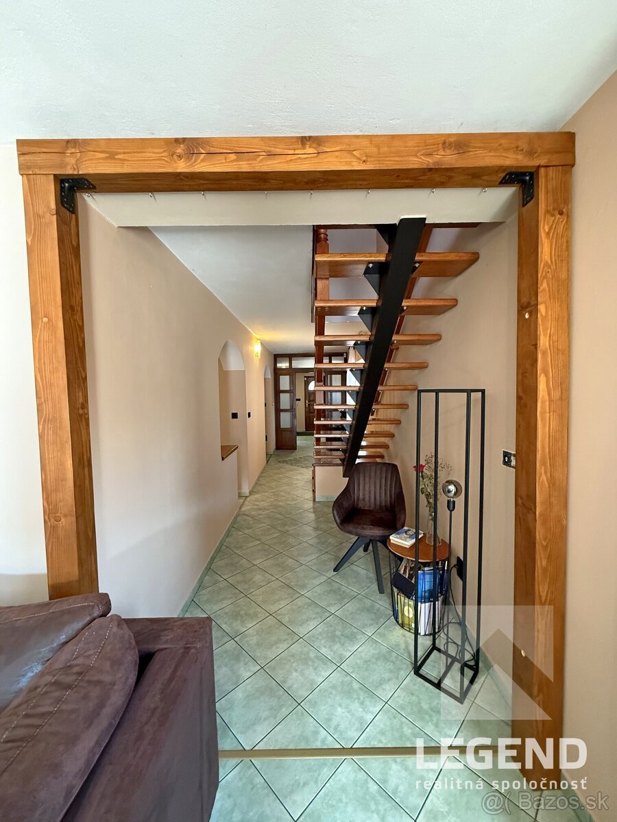 Veľký dom 5i+1 RD v Krajnom - 455m2, garáž, veľká terasa - 6