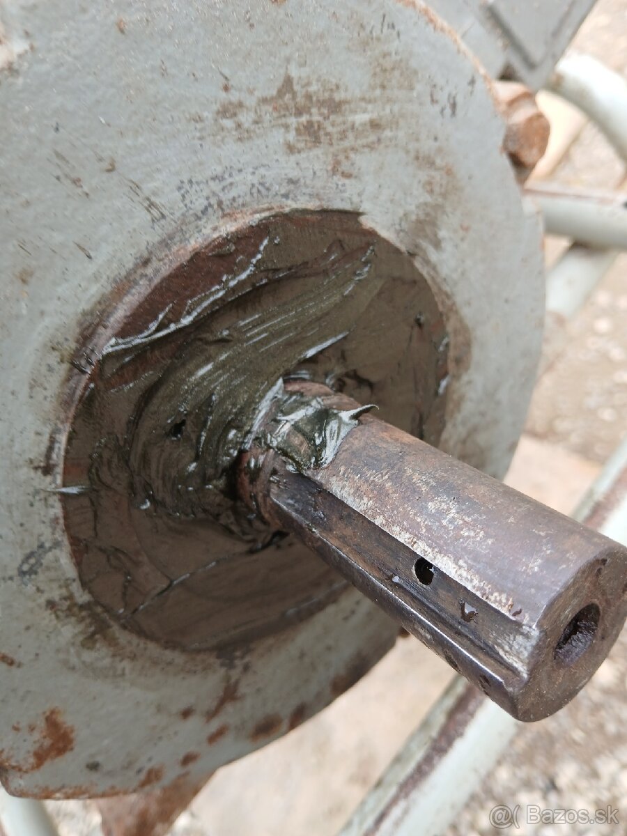 Predám elektromotor na 380V 5,5kw 2910otáčok - 6