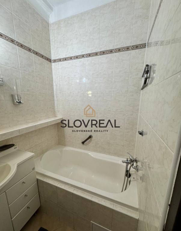 SLOVREAL - Predaj 4 izbového bytu v Banskej Štiavnici - 6