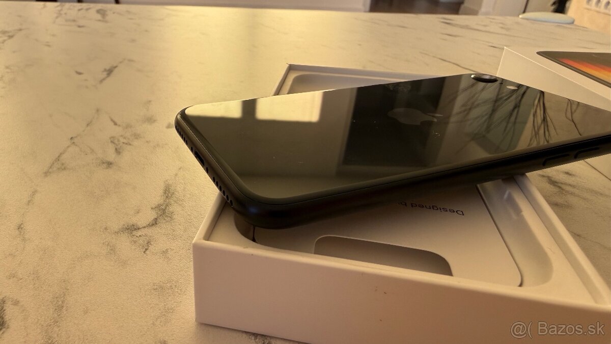 Predám Apple iPhone SE 2022 64GB Midnight velmi pekny stav - 6