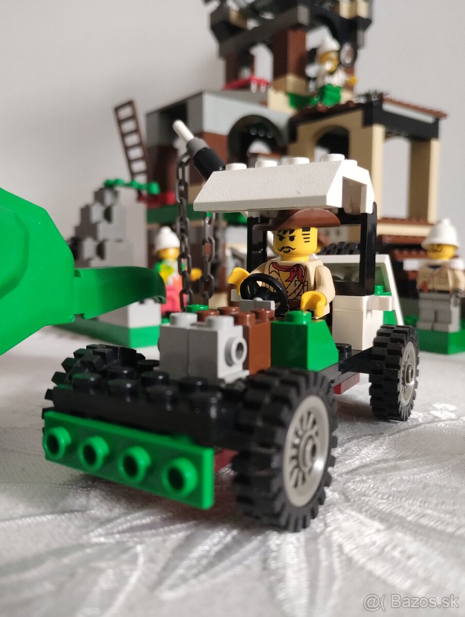 LEGO Adventurers 5987 Dino Research Compound - 6