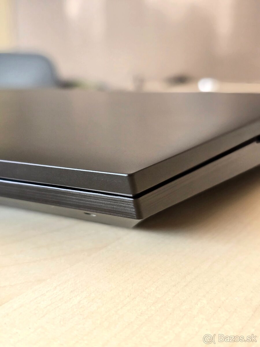 OMEN 17-ck2003 - 17" 240Hz 1440p, RTX 4090, i-9 13900HX - 6