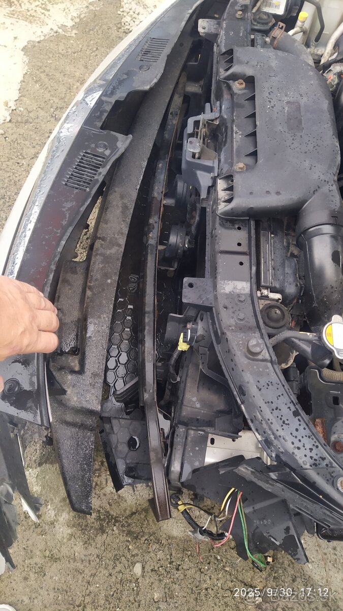 HYUNDAI I 30 1,4 benzín 2012 - 6