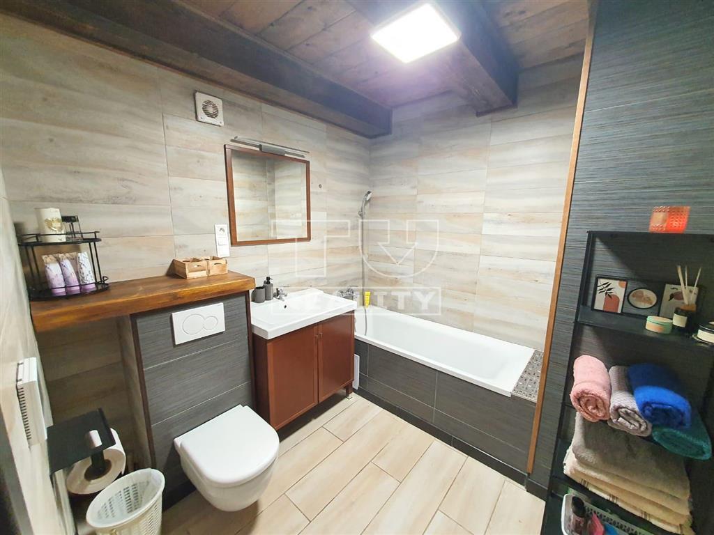 Krásny 3 izbový rodinný dom + terasa + garsónka so... - 6