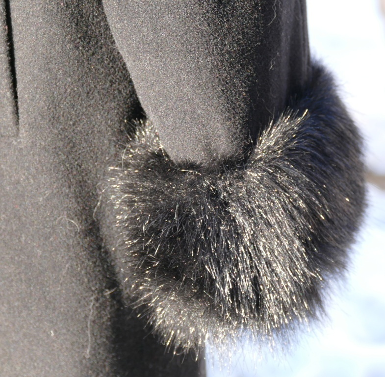 Elegantný dámsky kabát s kožušinou. - 6