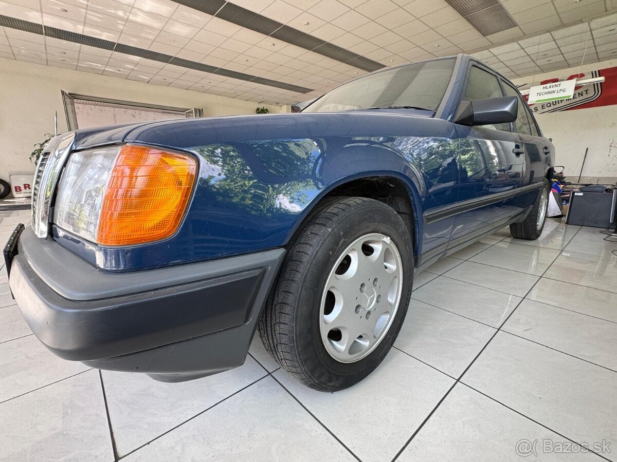 Mercedes-Benz 200 124 - 6