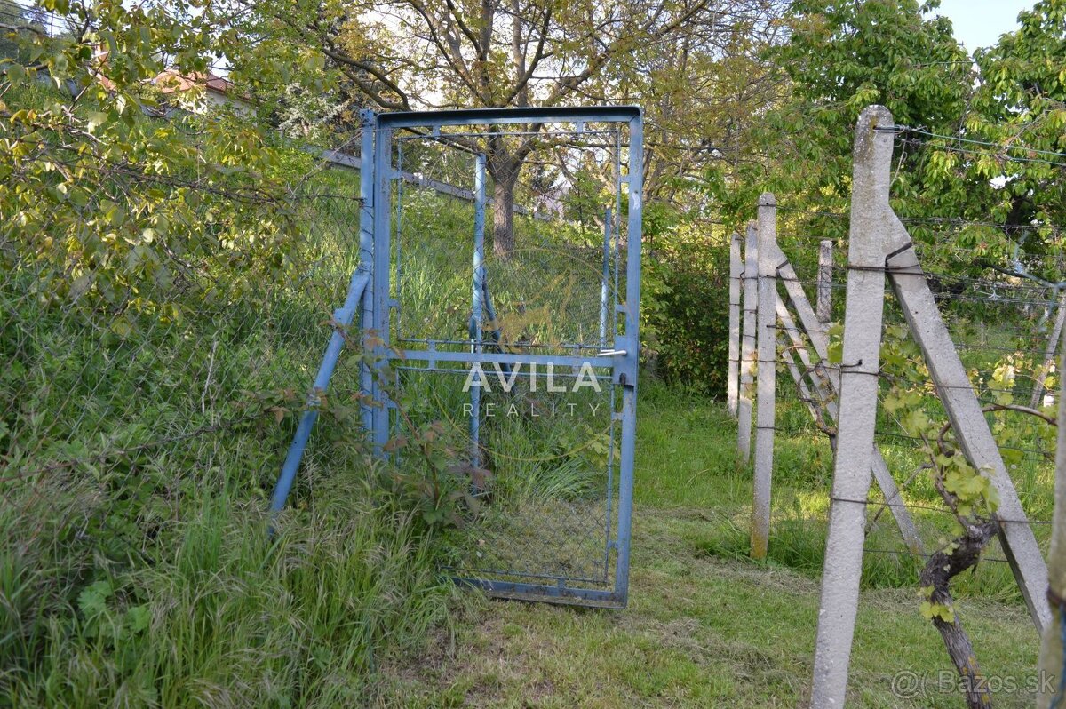 TOP NA PREDAJ: zaujímavý pozemok 740m2 - Smolenice - 6