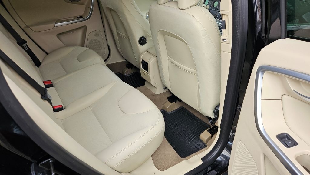 VOLVO XC60 2.4D AT/6 AUTOMAT - 6