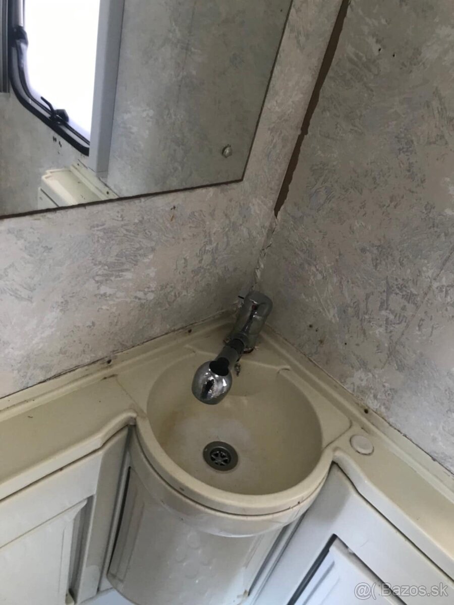 Obytny prives vhodny do záhrady Karavan - 6