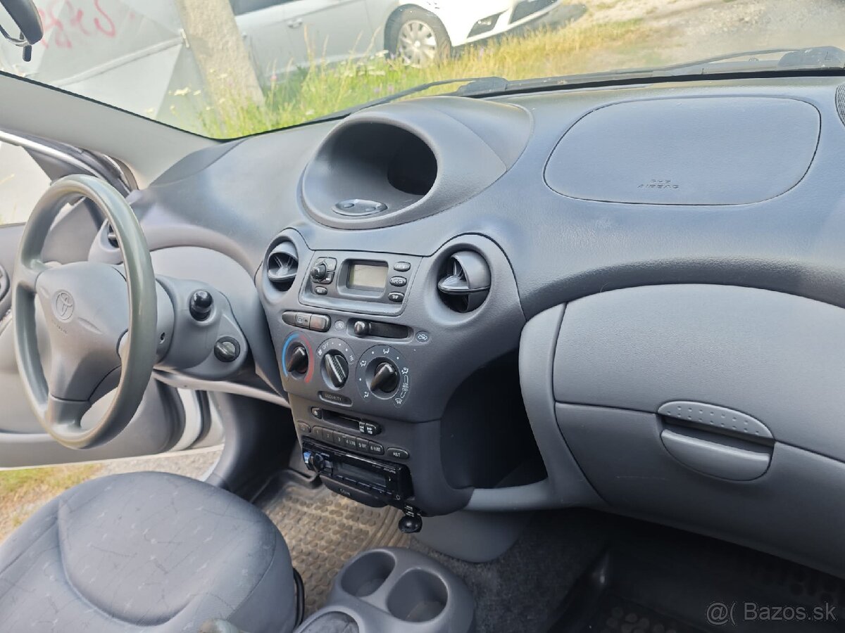 Predám Toyota Yaris 1.0 - 6