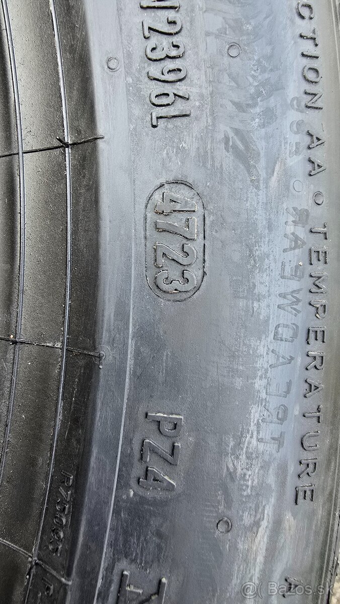 245/45R19 - 6