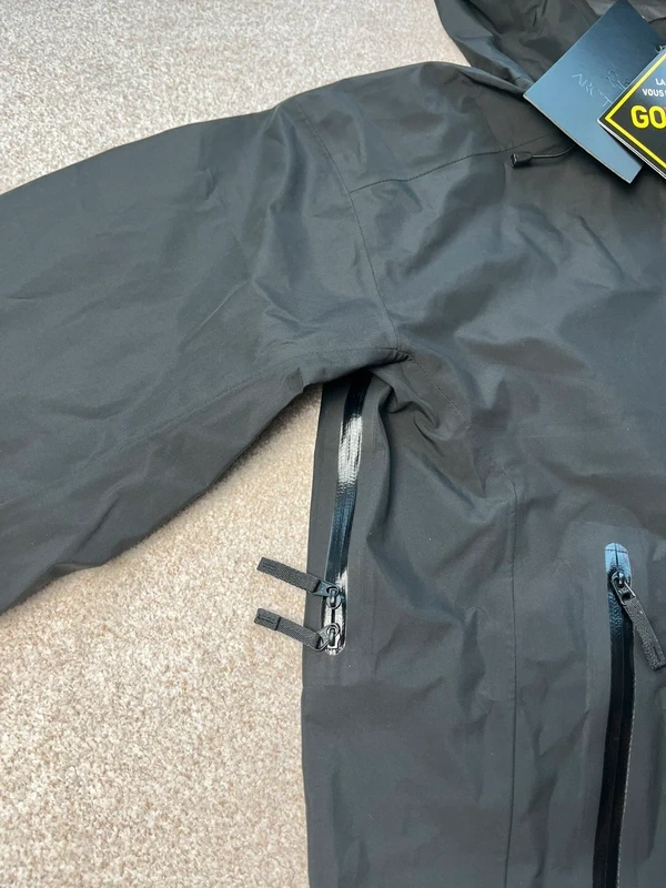 Arc’teryx Beta LT Gore-Tex Hooded Jacket - Black L - 6