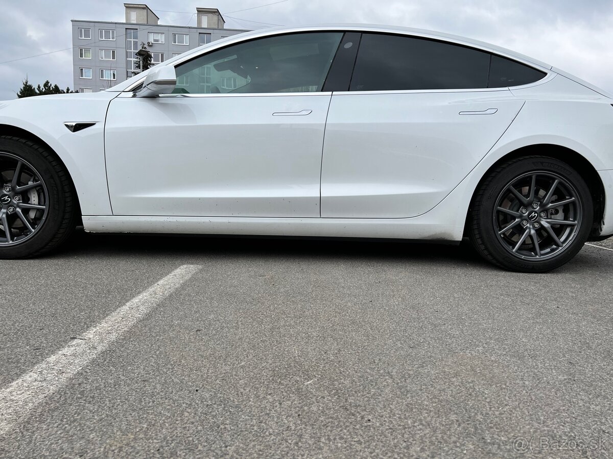 Tesla model 3 - 6