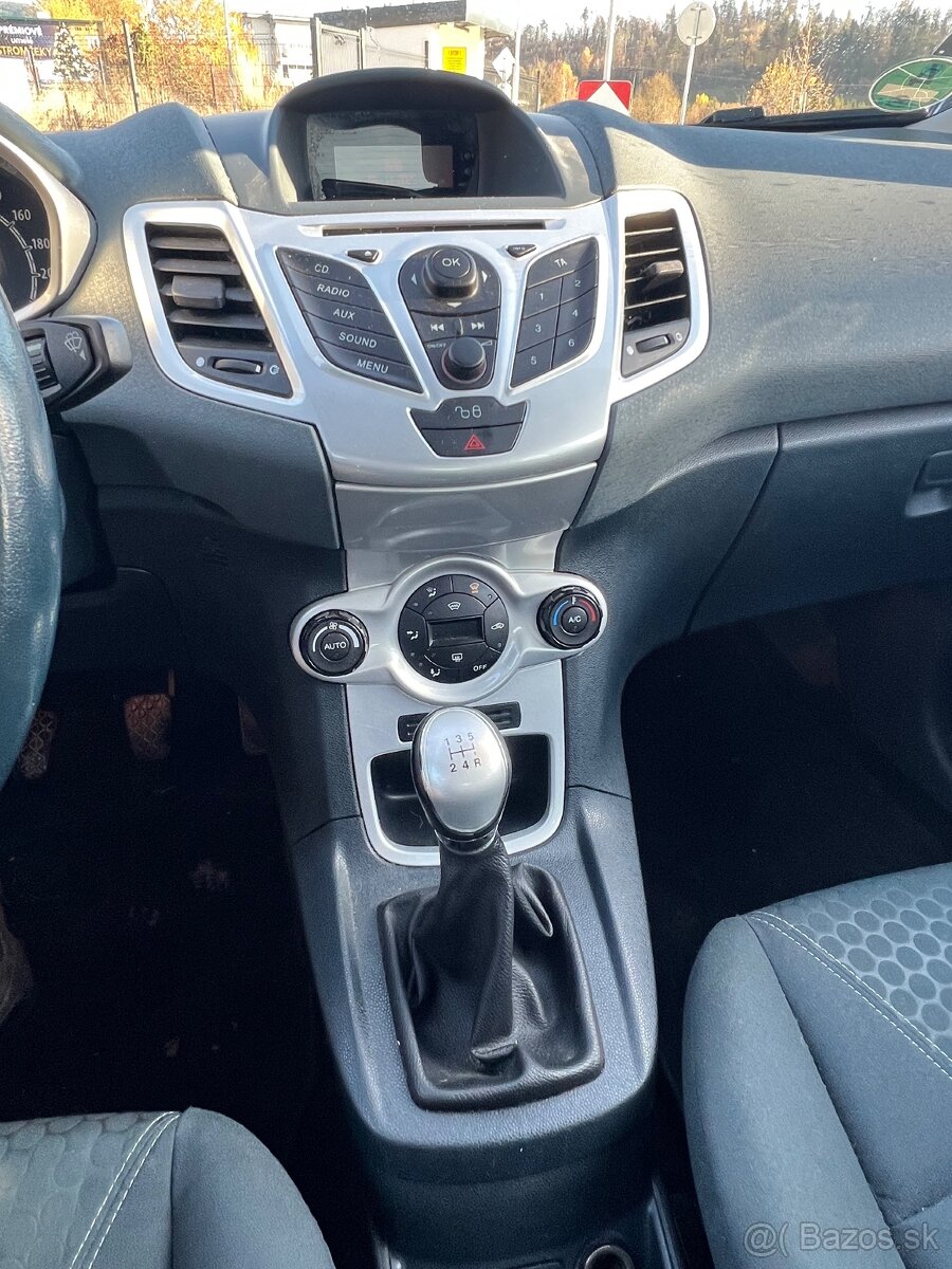 Ford Fiesta Titanium 1.4i 16 V - 6